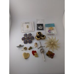 Lot Of 14 Assorted Brooches/Pins- Pineapple, Hearts,‎ Palm Tree, Flowers, Car